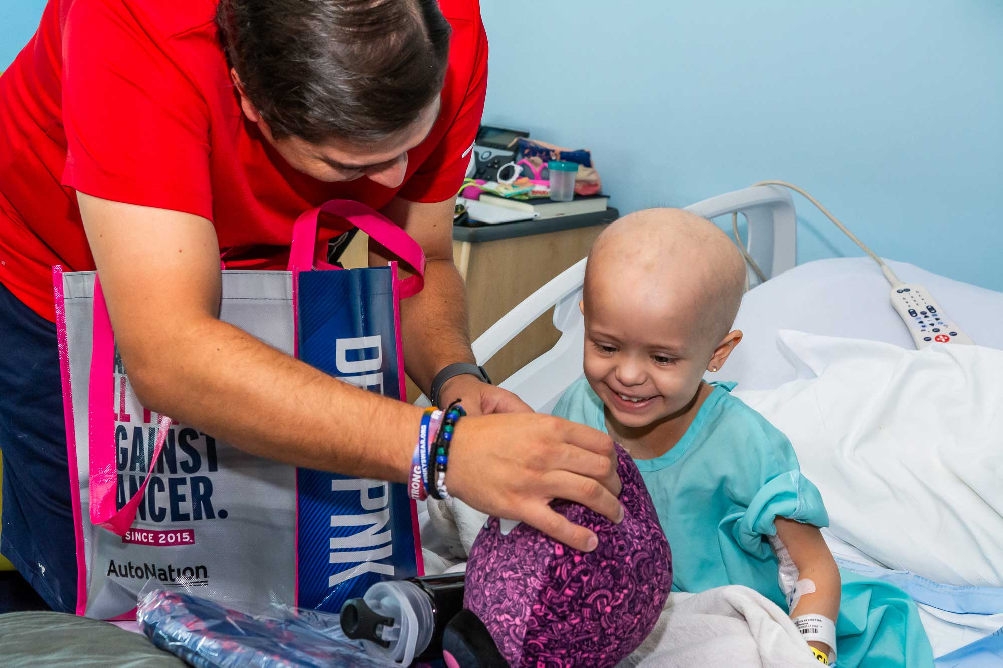 AutoNation DRV PNK volunteer with young cancer patient